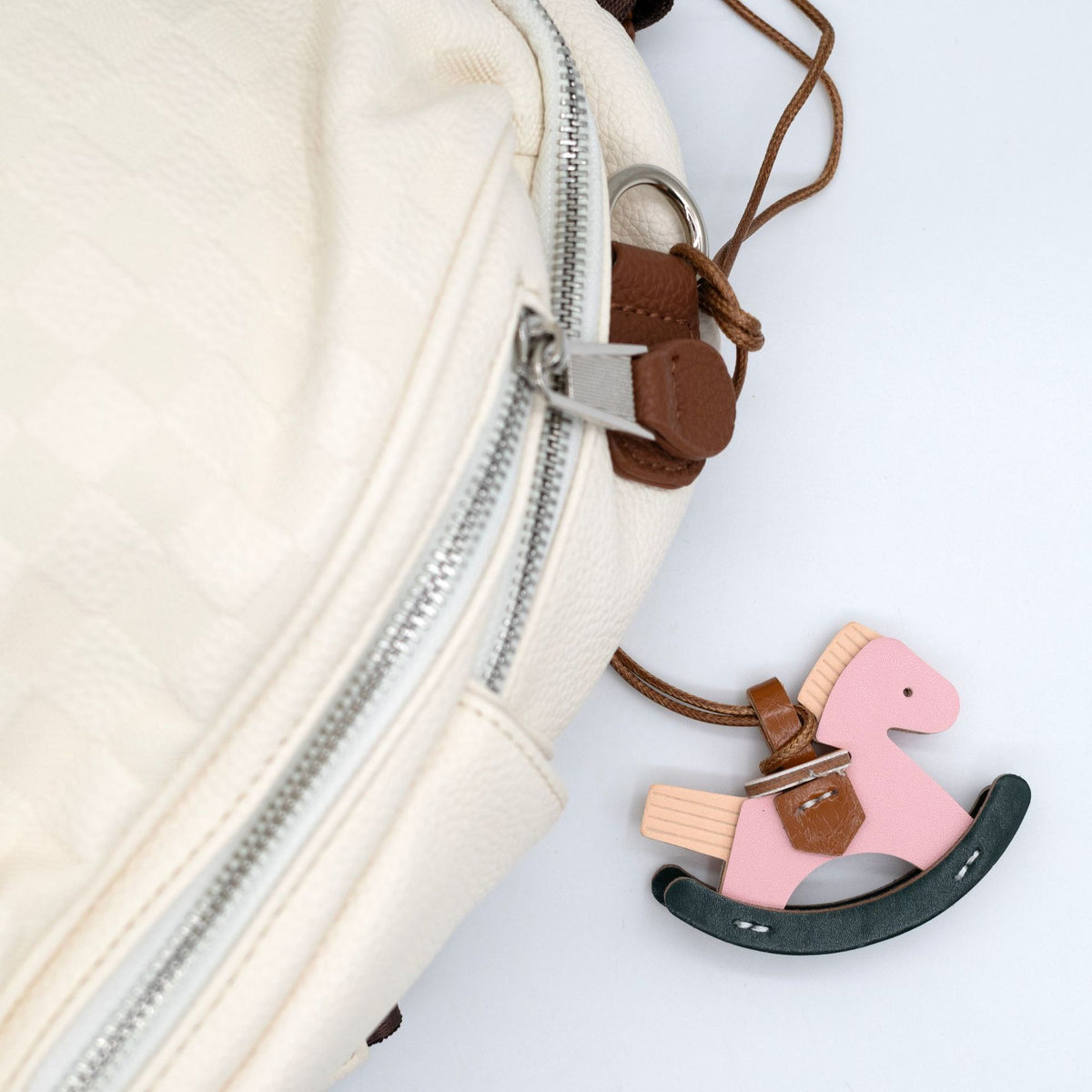 Leather decorative small Trojan horse pendant female car keychain rearview mirror pendant rocking Trojan bag pendant wholesale