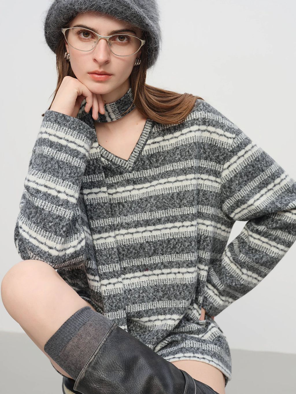 FSLE【Premium Series】temperament Striped V-neck Sweatshirt Suits Women's Winter 2025 New Style Shorts Sets Leisure