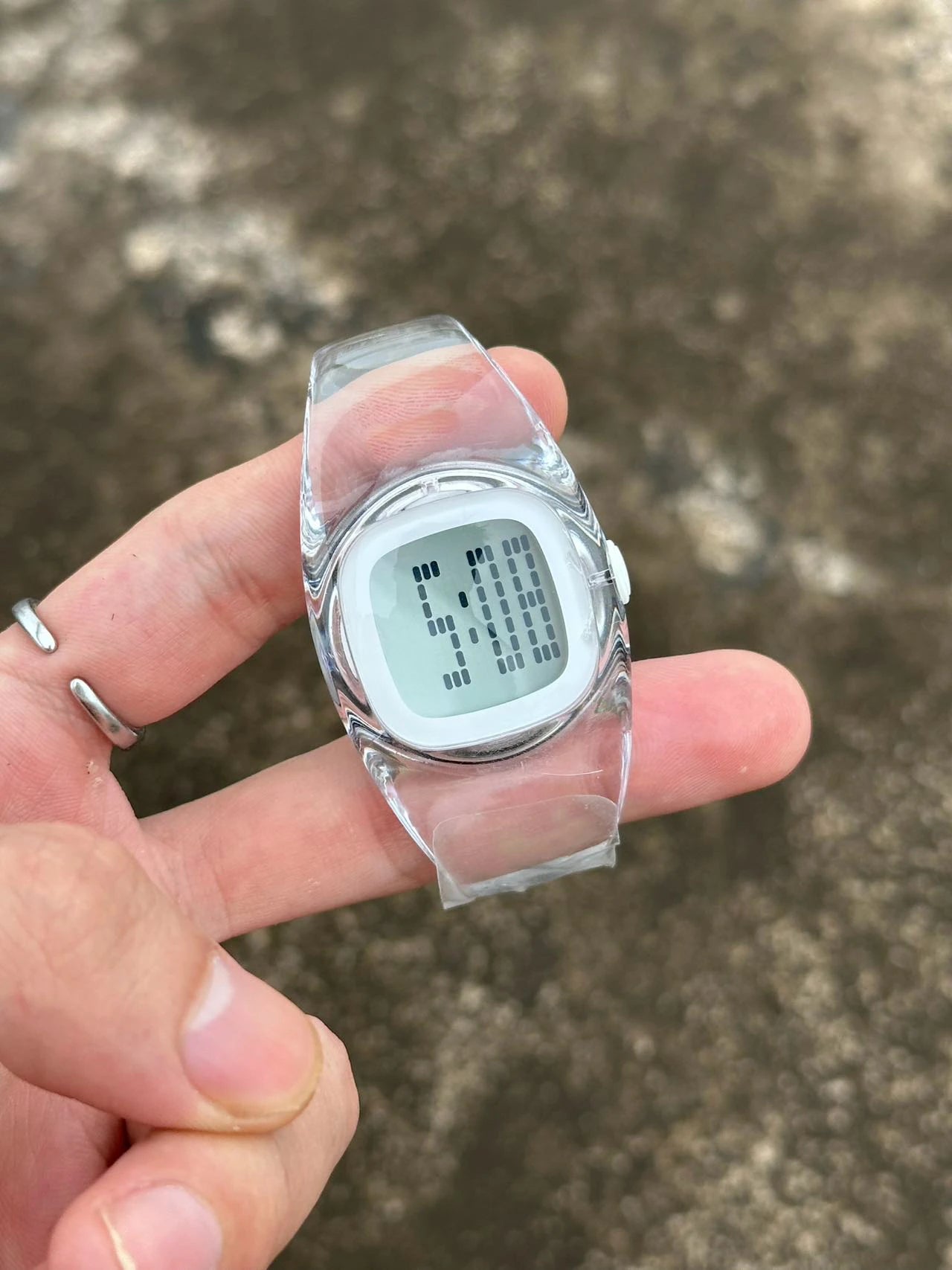 Y2K Fully Transparent Watch — Minimalist See-Through Design, Paired with an Acrylic Strap (Fits Wrist Circumference ≤ 18 cm)