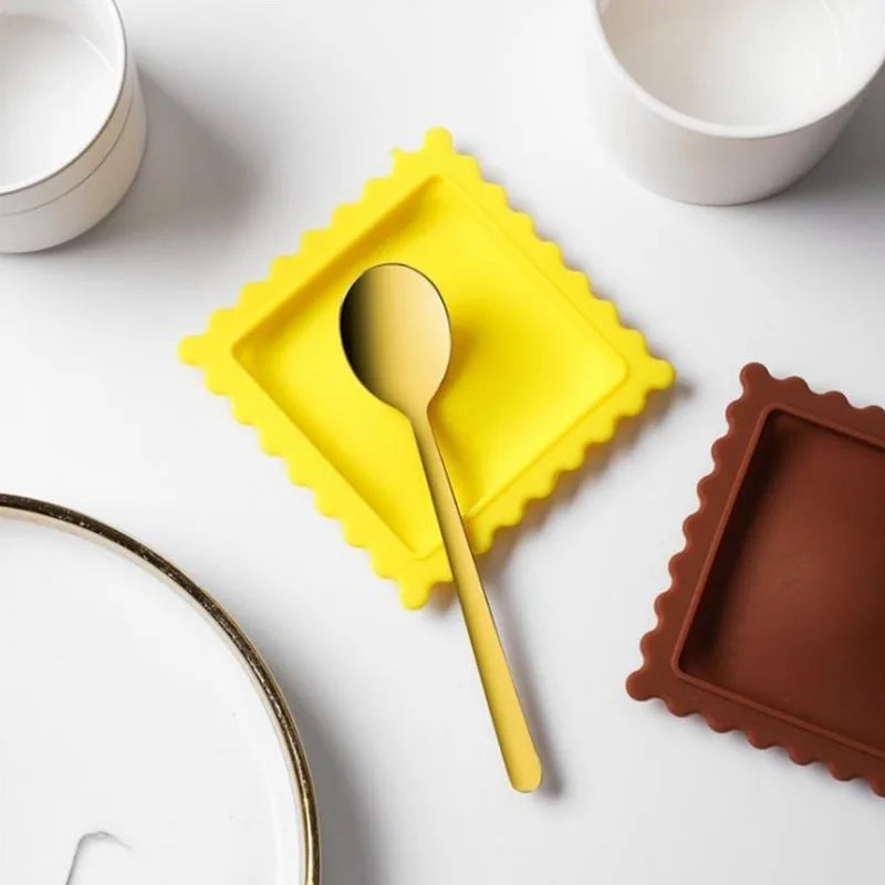 1pc Cartoon Biscuit-Shaped Soup Spoon Rest - Heat Insulating and Anti-Scalding Silicone Mat for Kitchen Gadgets