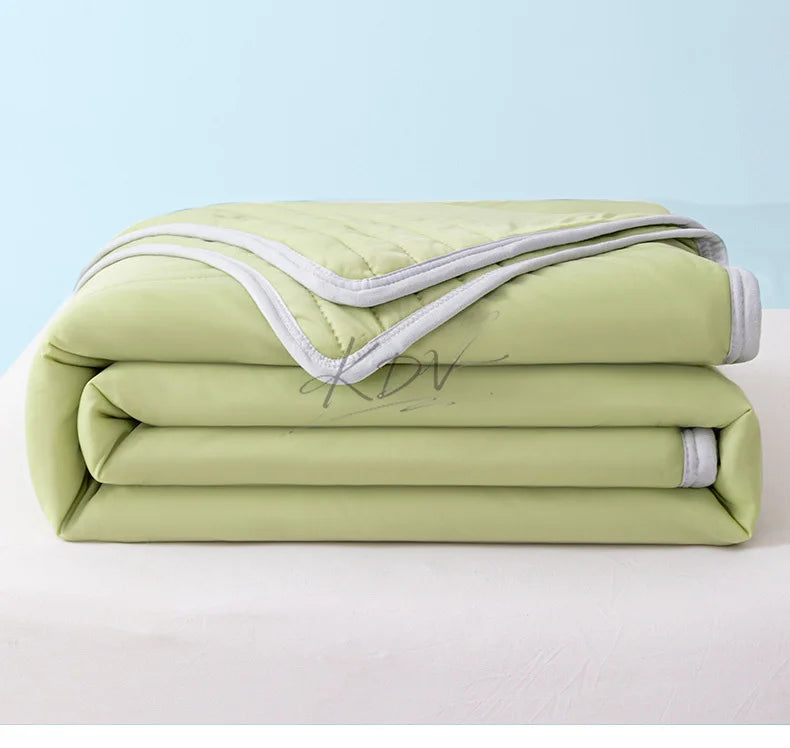 Solid Color Cooling Summer Blanket Soft Skin Friendly Breathable Thin Quilt Lightweight Washable King Air Conditioner Comforter