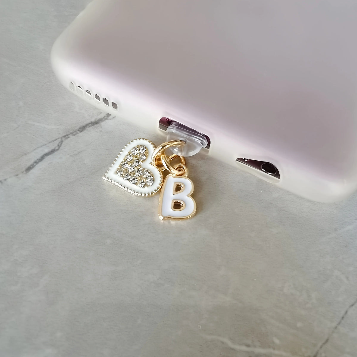 Of Light Luxury Sparkling Diamond Letter Heart-Shaped Phone Dust
