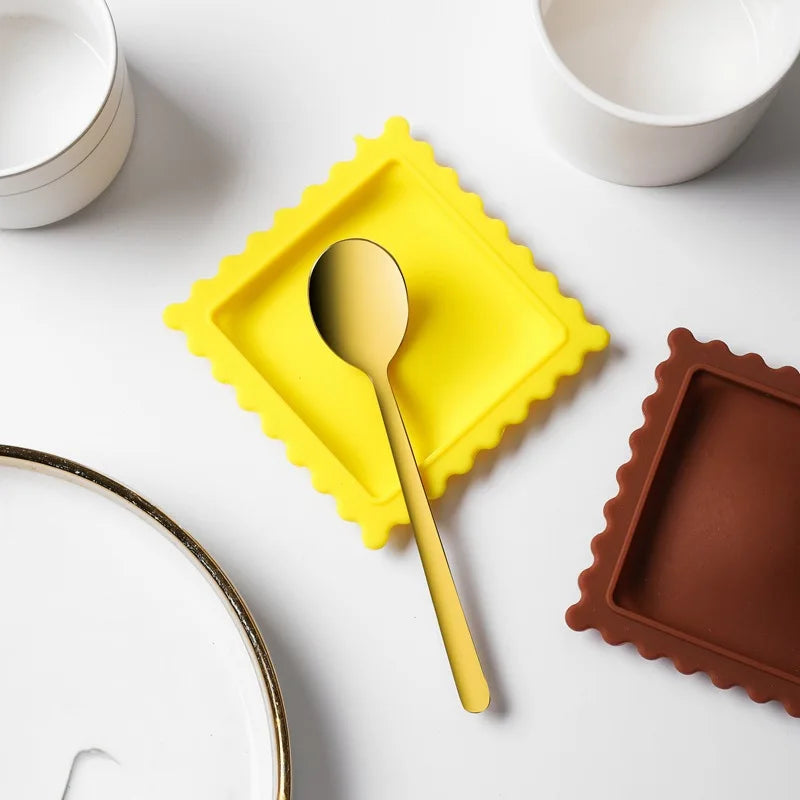 1pc Cartoon Biscuit-Shaped Soup Spoon Rest - Heat Insulating and Anti-Scalding Silicone Mat for Kitchen Gadgets