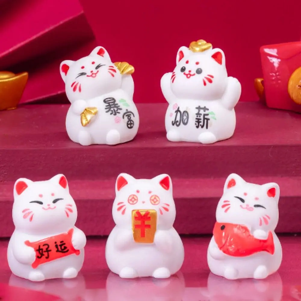 Modern Lucky Cat Figurine Crafts Ornaments Lovely Mini Cat Car Ornaments Cute Fortune Cat Figurines Gift