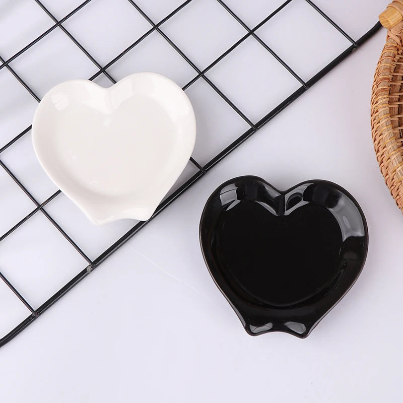 Creative Heart Shaped Ceramic Spoon Rest Pad Coffee Spoon Holder Soup Ladle Rack Kitchen Utensils Tableware Organizer