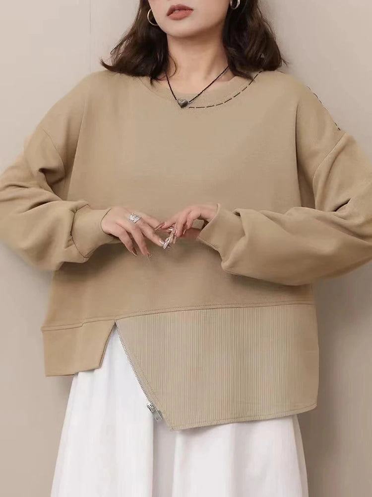 [EAM] Black Topstitched Irregular Sweatshirt New Round Neck Long Sleeve Women Big Size Fashion Tide Spring Autumn 2026 1DJ3297