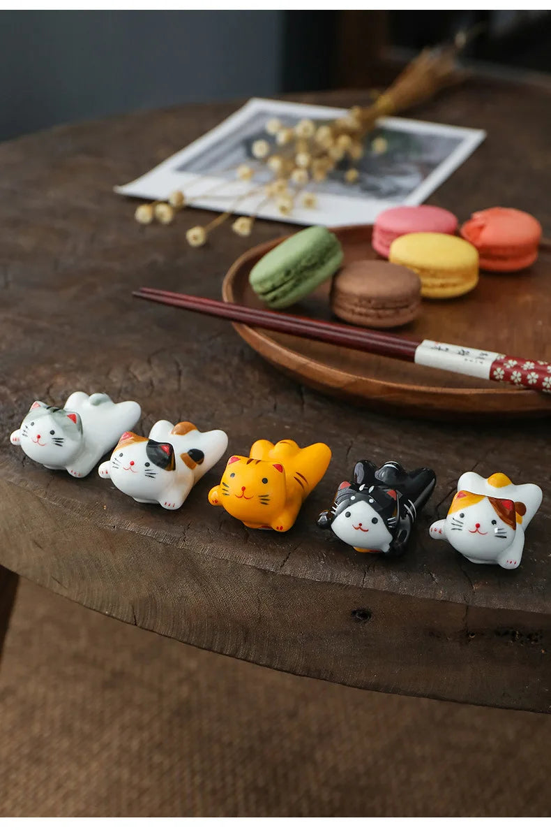 Cute Cat Ceramic Chopsticks Holder Stand Fine Design Chopstick Rack Pillow Care Rest Japanese Style Kitchen Tableware Tools New