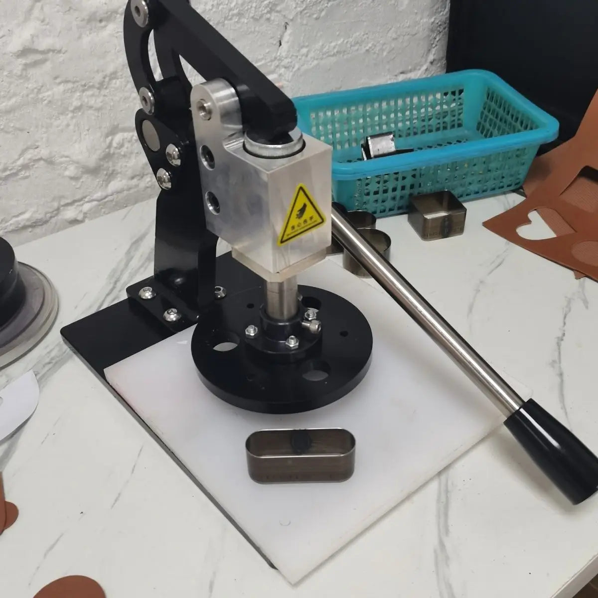Manual die-cutting machine, knife mold, stamping machine, small manual leather fabric sample cutting and punching machine