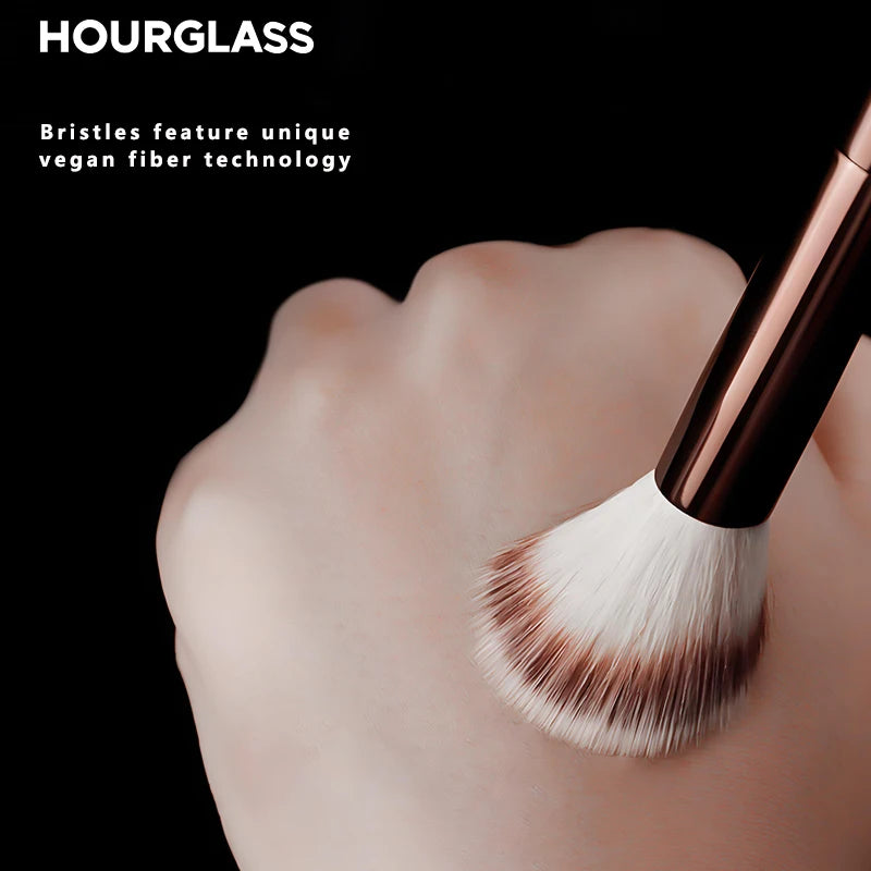 Hourglass No. 15 Liquid Blush Brush