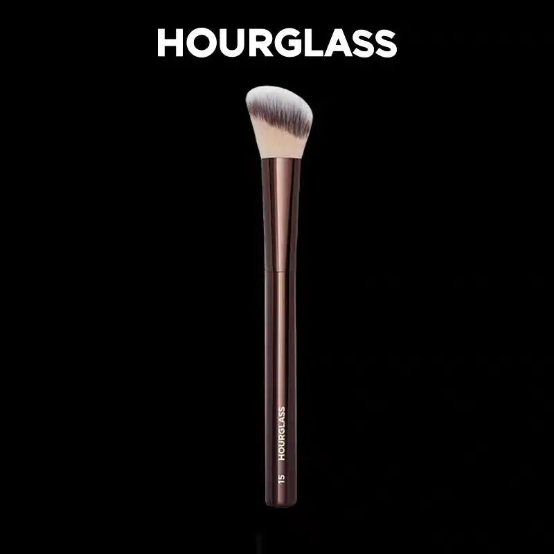 Hourglass No. 15 Liquid Blush Brush