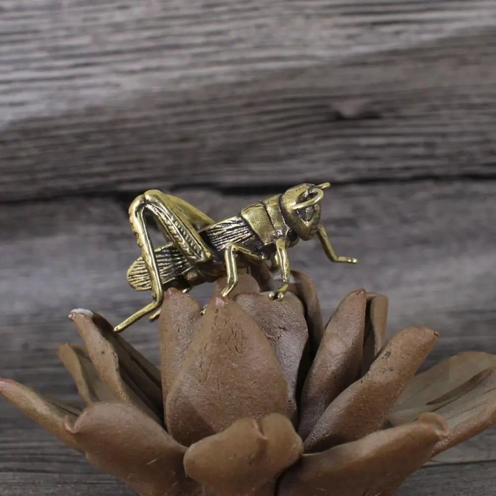 Soild Brass Cricket Figurines Miniatures Desktop Ornaments Tricky Spoof Insect Toy Retro Animal Small Statue Crafts Decorations