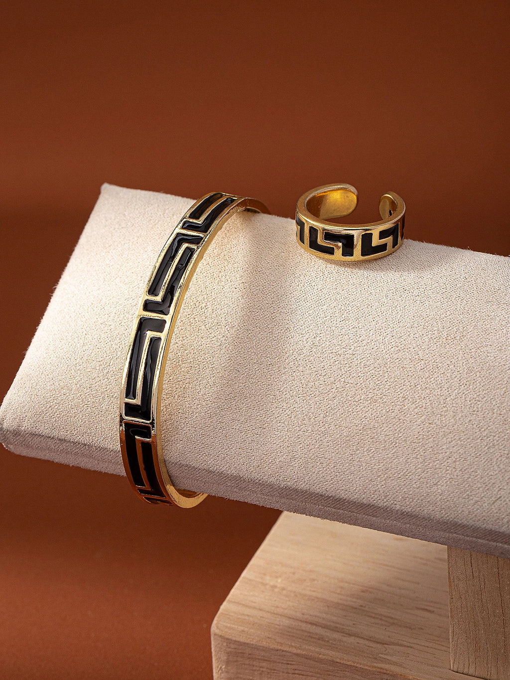 The Latest Fashionable and Personalized Exquisite Metal Oil-Drip Bracelet Ring