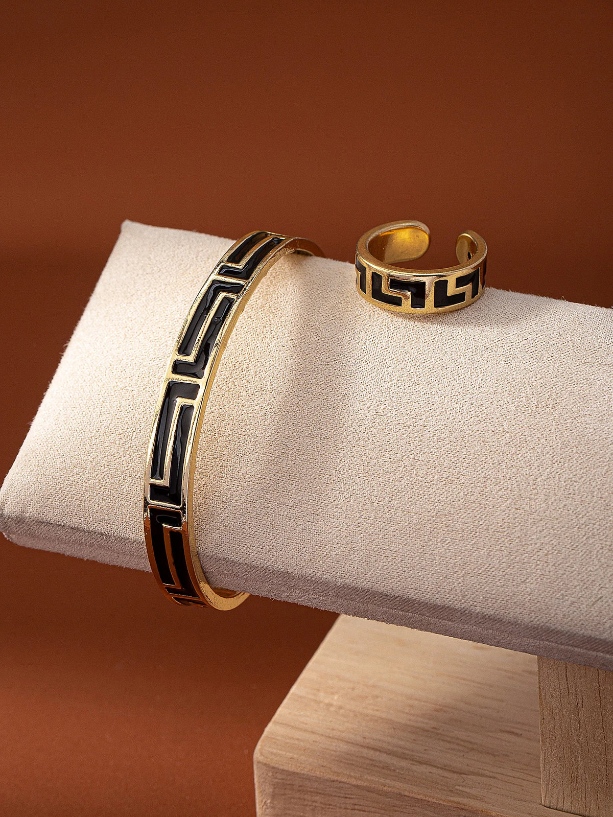 The Latest Fashionable and Personalized Exquisite Metal Oil-Drip Bracelet Ring