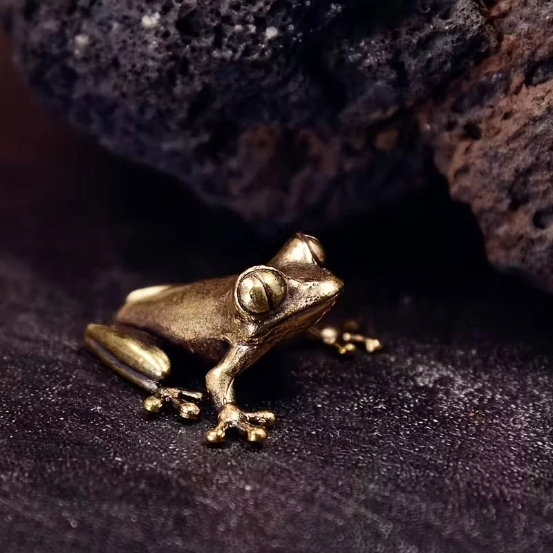 Vintage Brass Frog Statue Frog Decor Charming Contemplative Pose Desktop Ornament Tea Pet Figurine Home Office Decor