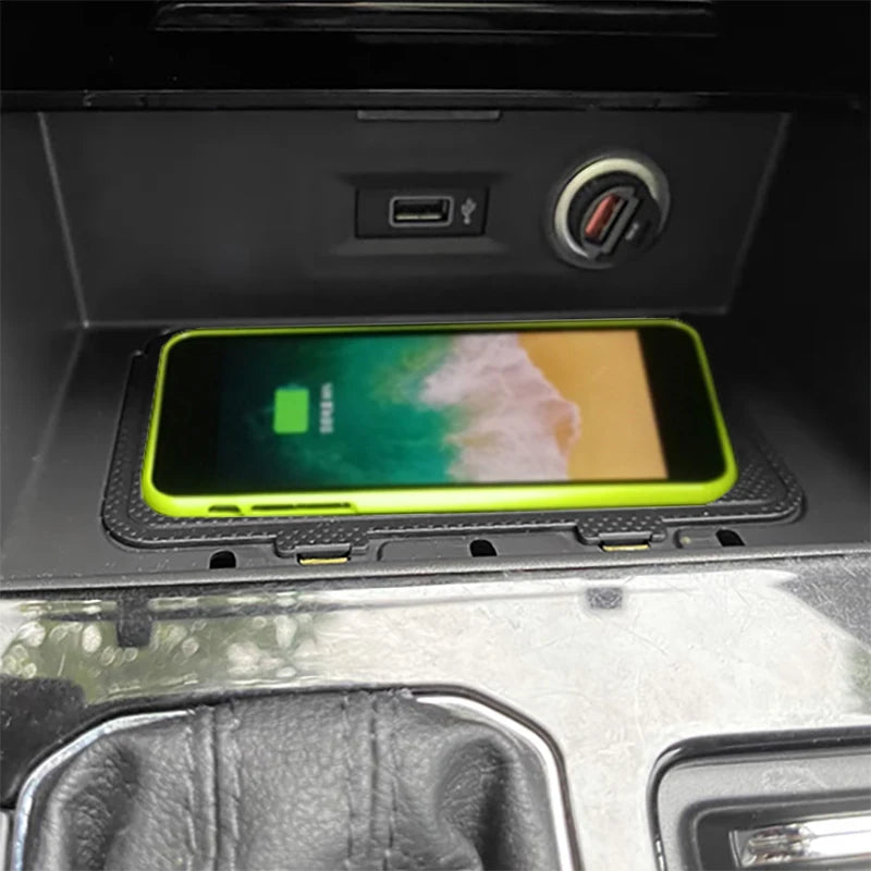15W Car wireless charger fast phone charger charging pad panel charging holder for VW Jetta MK7 Teramont T-Roc T-Cross