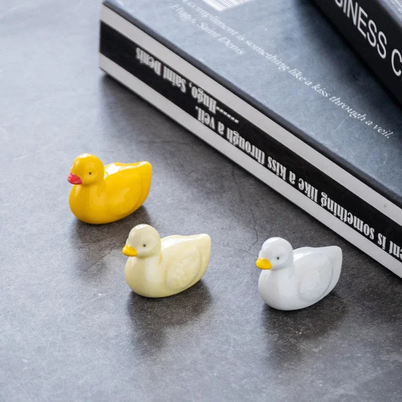 Cute Cat Ceramic Chopsticks Holder Stand Fine Design Chopstick Rack Pillow Care Rest Japanese Style Kitchen Tableware Tools New