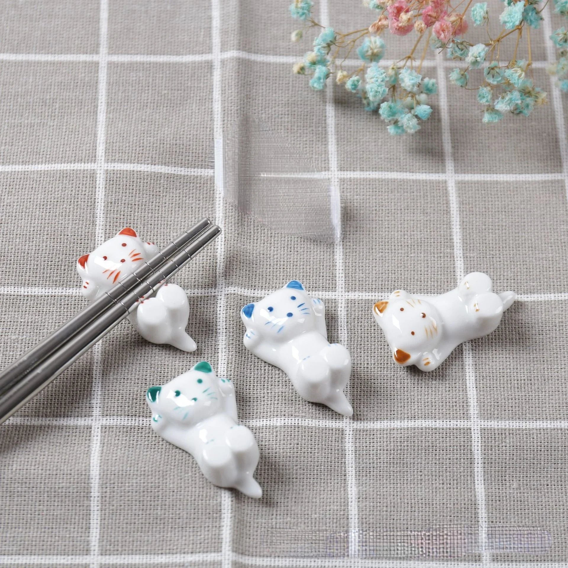 Cute Cat Ceramic Chopsticks Holder Stand Fine Design Chopstick Rack Pillow Care Rest Japanese Style Kitchen Tableware Tools New
