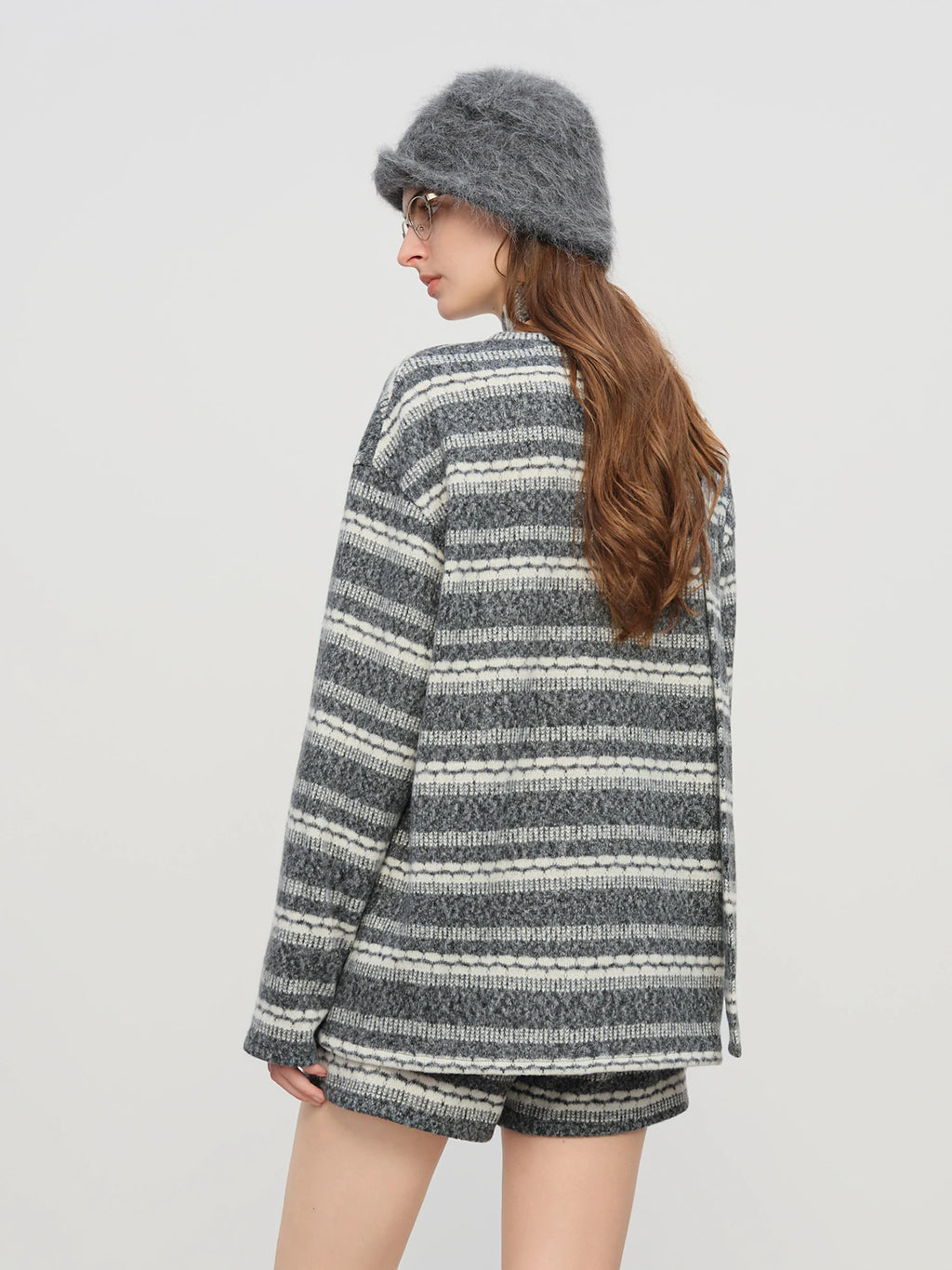 FSLE【Premium Series】temperament Striped V-neck Sweatshirt Suits Women's Winter 2025 New Style Shorts Sets Leisure