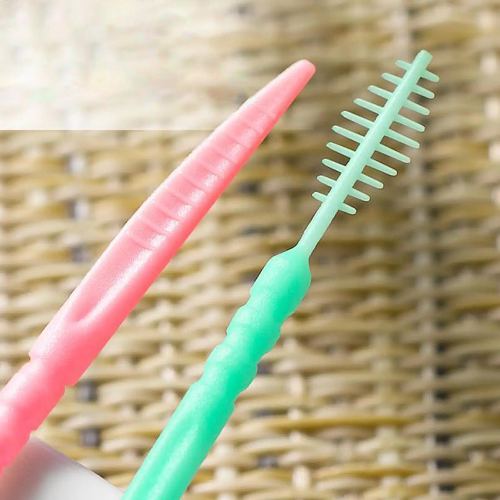 100pcs Flavored Toothpicks 2-Tip Teeth Cleaning with Soft Bristles for Stain Remover Mouth Care Hotel Restaurant Camping Supplie