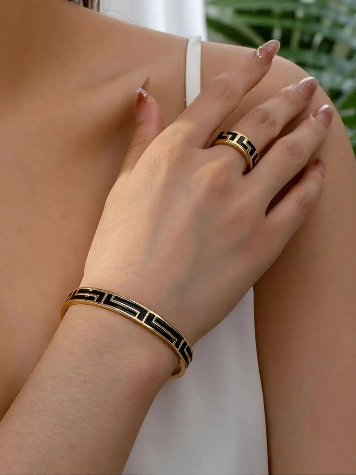 The Latest Fashionable and Personalized Exquisite Metal Oil-Drip Bracelet Ring
