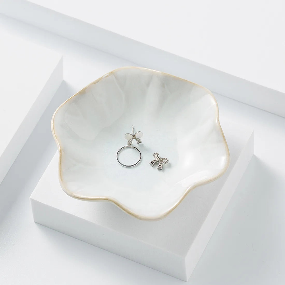 Creative and Minimalist Style Jewelry Tray Home Snack Dish Flavor Dish Ceramic Lotus Decoration Plate and Decorative Display