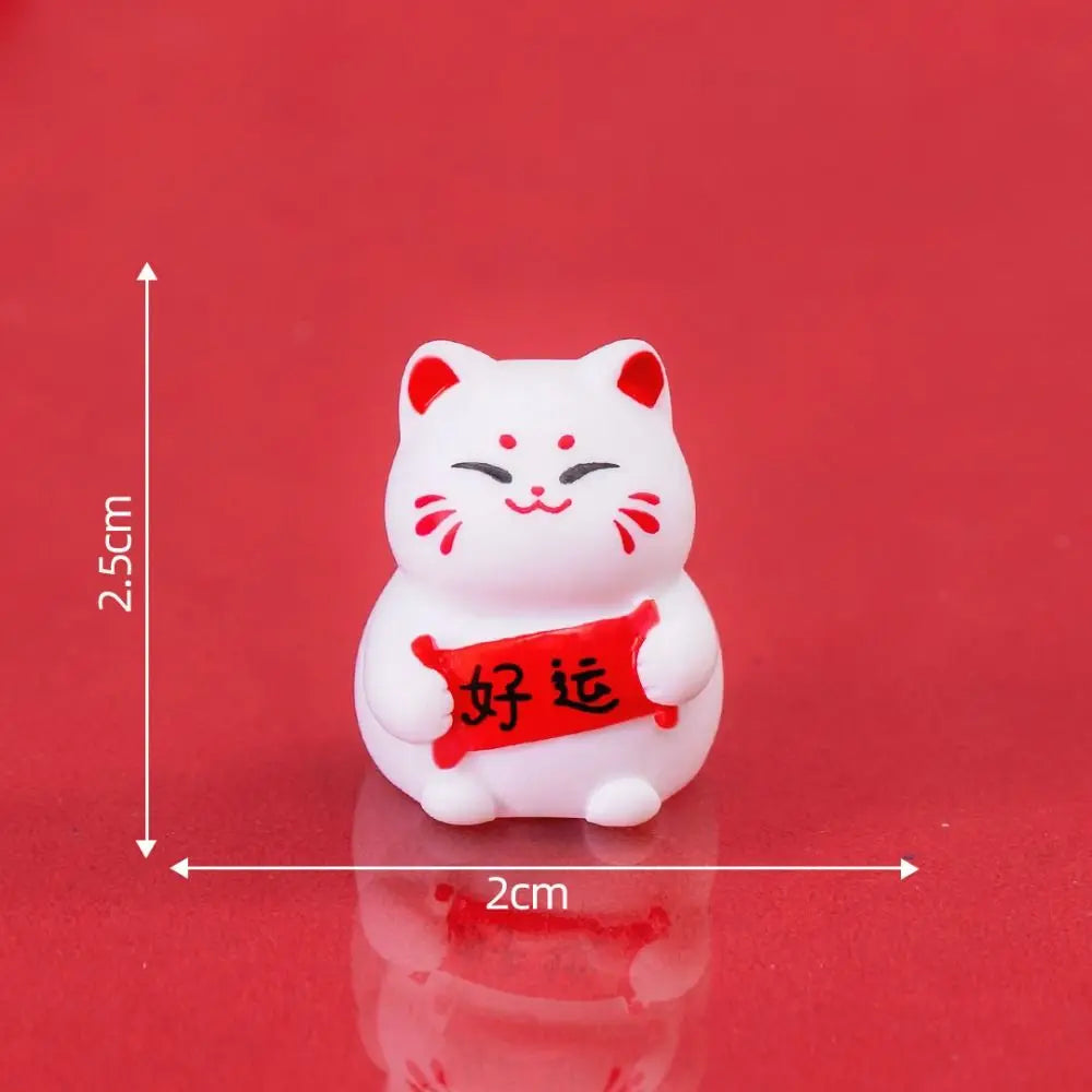 Modern Lucky Cat Figurine Crafts Ornaments Lovely Mini Cat Car Ornaments Cute Fortune Cat Figurines Gift