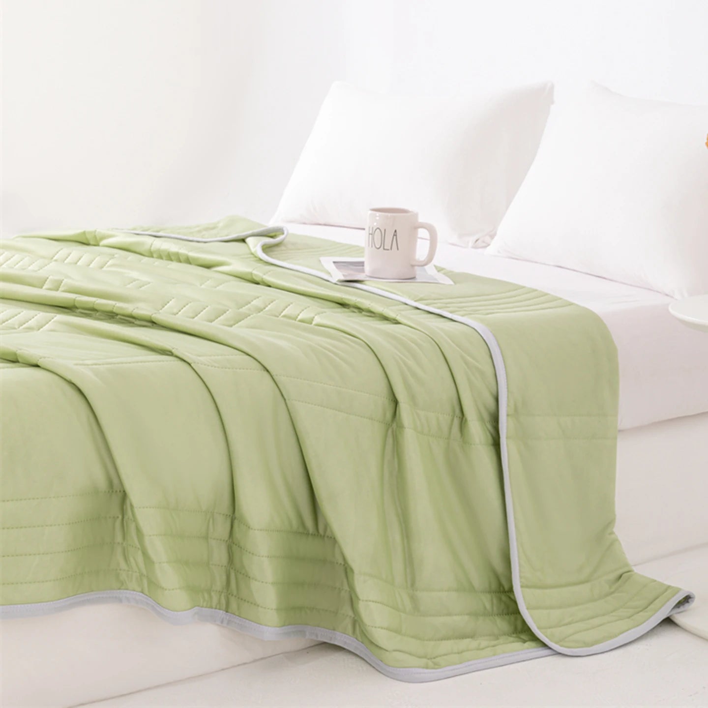 Solid Color Cooling Summer Blanket Soft Skin Friendly Breathable Thin Quilt Lightweight Washable King Air Conditioner Comforter