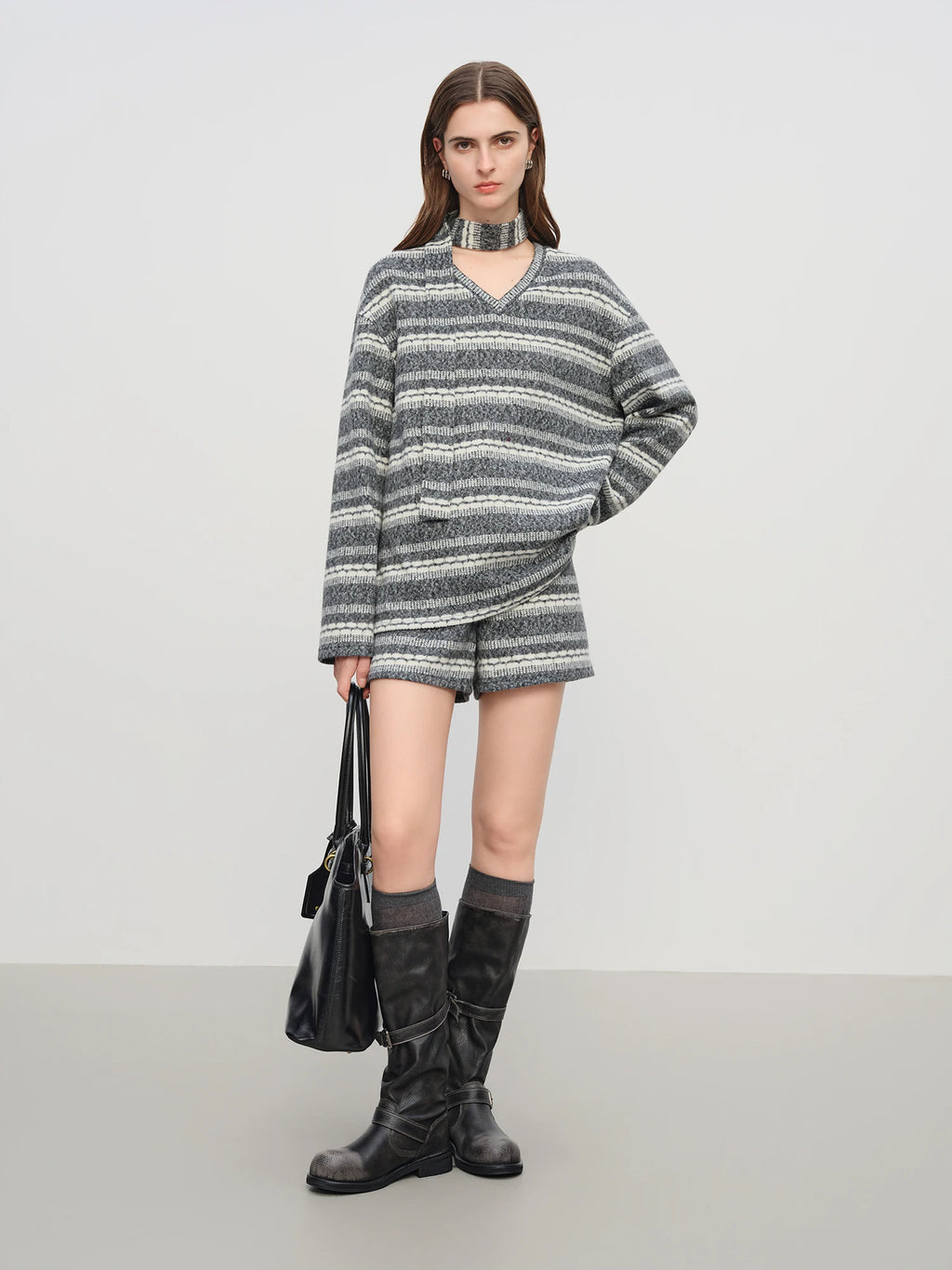 FSLE【Premium Series】temperament Striped V-neck Sweatshirt Suits Women's Winter 2025 New Style Shorts Sets Leisure