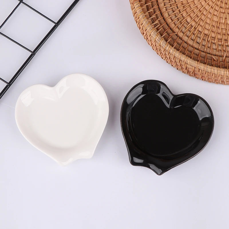 Creative Heart Shaped Ceramic Spoon Rest Pad Coffee Spoon Holder Soup Ladle Rack Kitchen Utensils Tableware Organizer