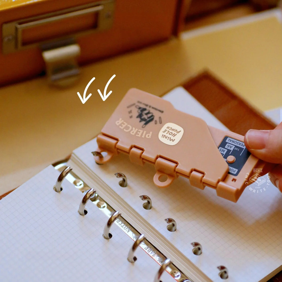 1pc Portable Card Punch, Mini Retro Three-Hole Punch, DIY Loose Leaf Core, Suitable for M5/A7/A6 Office Supplies