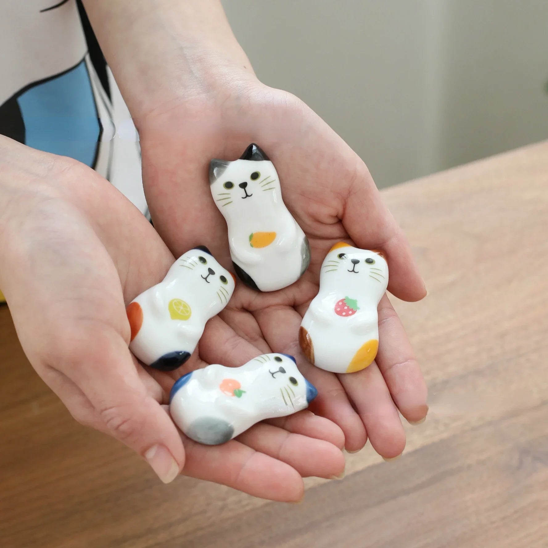 Cute Cat Ceramic Chopsticks Holder Stand Fine Design Chopstick Rack Pillow Care Rest Japanese Style Kitchen Tableware Tools New