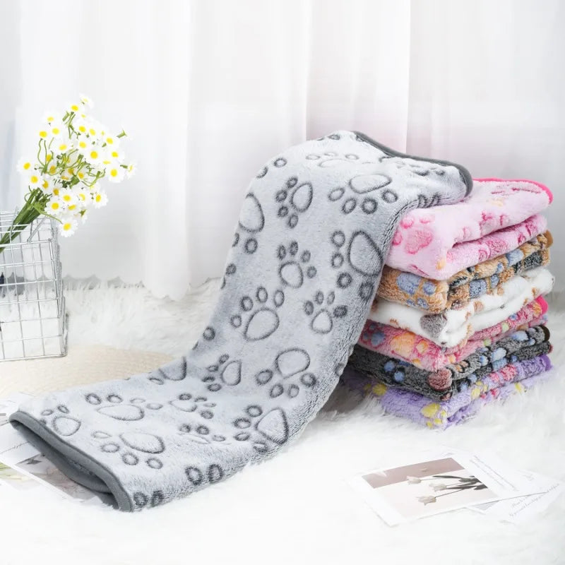 Soft Fluffy High Quality Pet Blanket Flannel Dog Sleeping Blanket Paw Print Pattern Pet Mat Warm Comfortable Blanket for Cat Dog