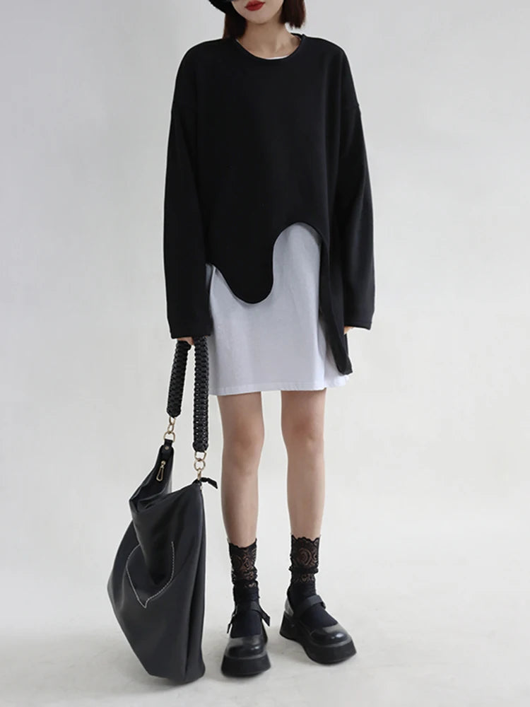 [EAM] Loose Fit black irregular Sweatshirt New Round Neck Long Sleeve Women Big Size Fashion Tide Spring Autumn 2026 1DF0420
