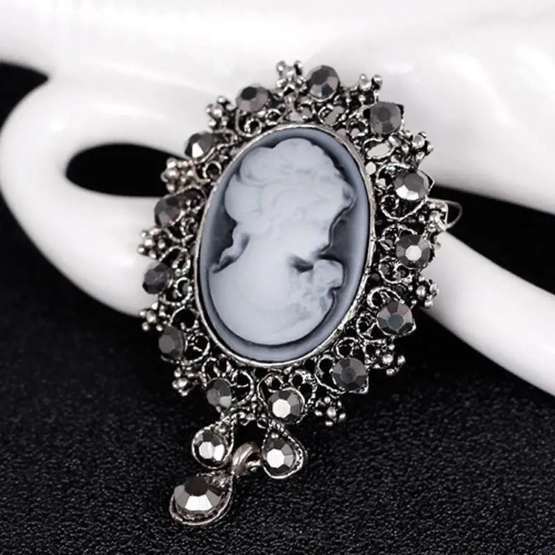 Vintage Cameo Elegant Queen Head Portrait Brooch For Women Antique Wedding Bridal Bouquet Clothing Jewelry