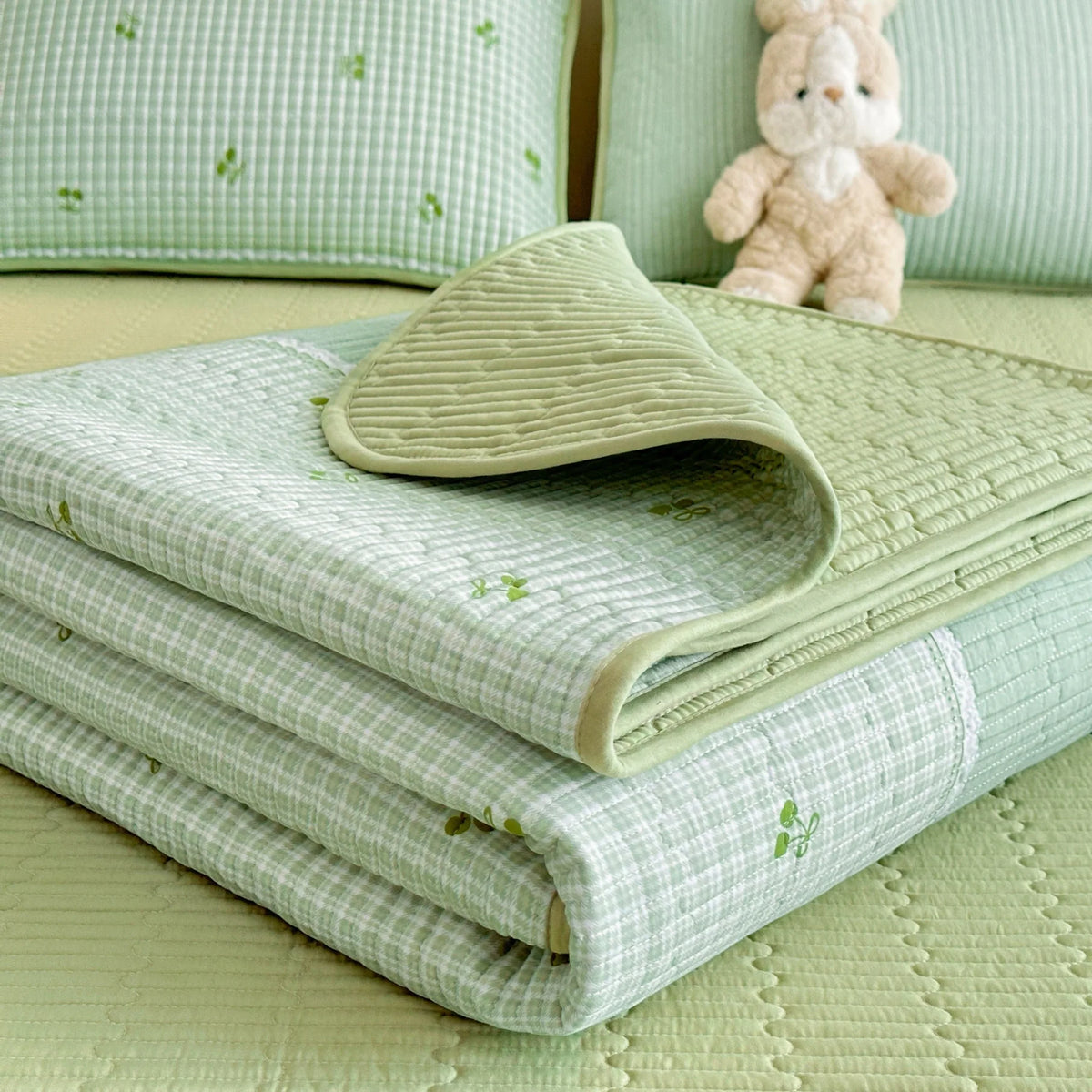 Thickened Quilted Bedspread for Single Double Bed Floral Soft Breathable Summer Quilt Machine Washable Dust-proof Bed Cover Set