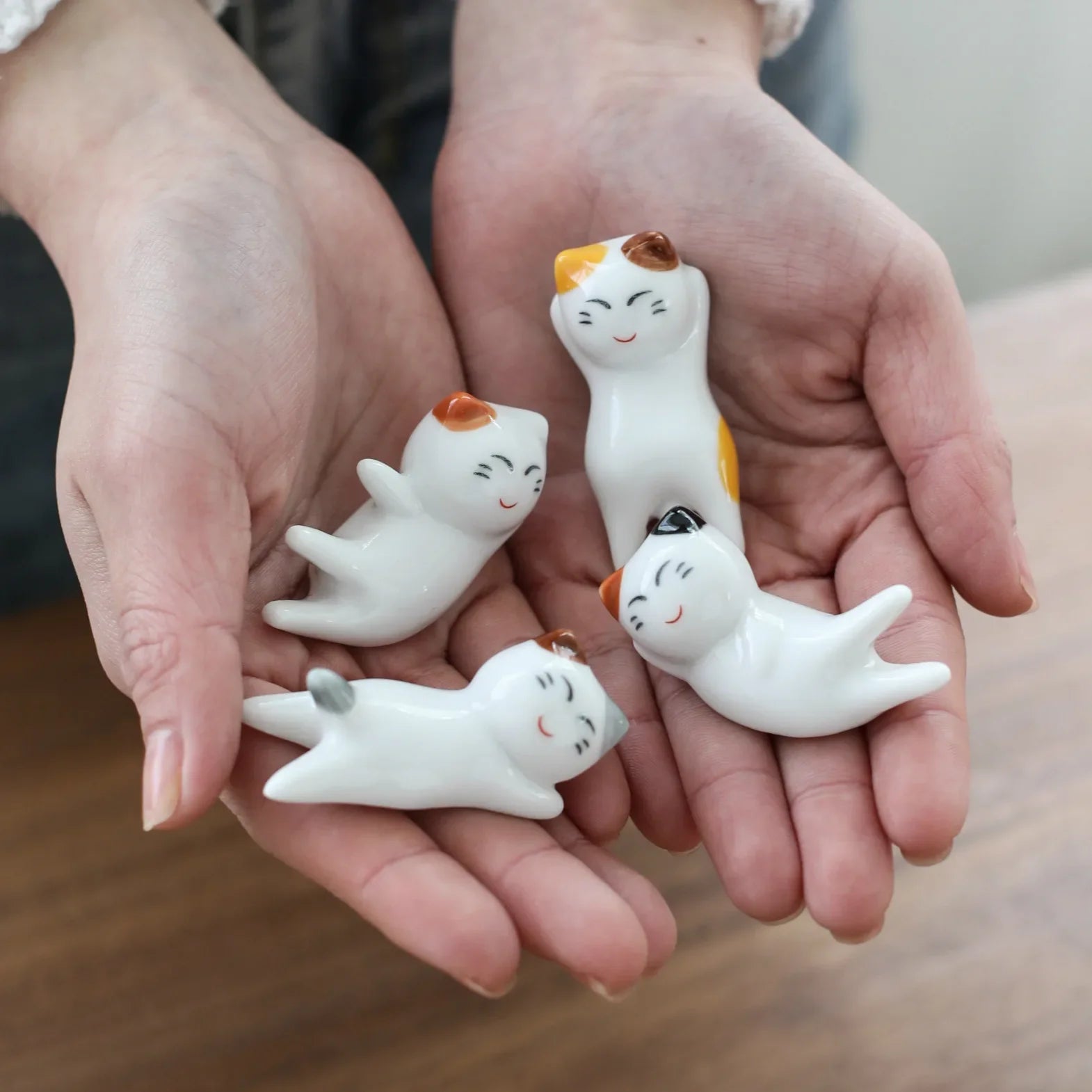 Cute Cat Ceramic Chopsticks Holder Stand Fine Design Chopstick Rack Pillow Care Rest Japanese Style Kitchen Tableware Tools New