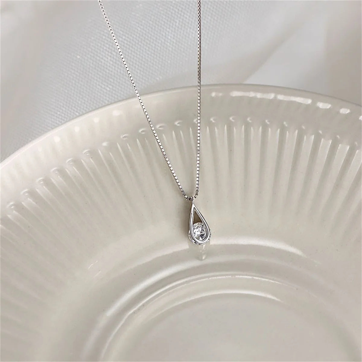 Cool HipHop Teardrop Shape Necklace Personalized Charm Zirconia Pendant Choker Birthday Party Gift Women Fine Jewelry