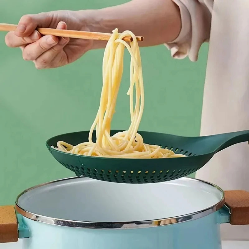 Large, Thickened, Long-handled Strainer Spoon for Draining Noodles and Dumplings in A Household Kitchen Kitchen Tools