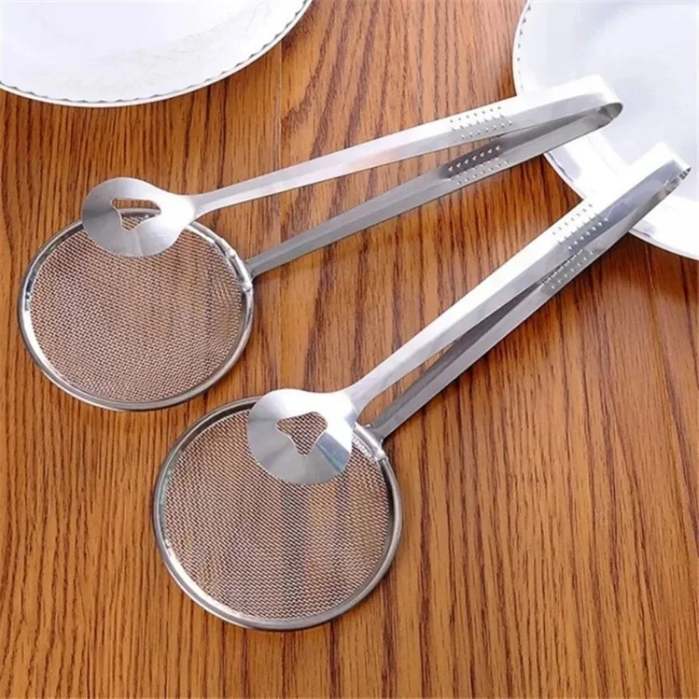 Stainless Steel Fine Mesh Strainer Spoon with Clip Multifunctional Kitchen Colander Skimmer for Frying Oil Filtering Salad Barbecue Serving Heat Resistant Cooking Gadget Home Dining Bar Supplies Everyday Use Gift