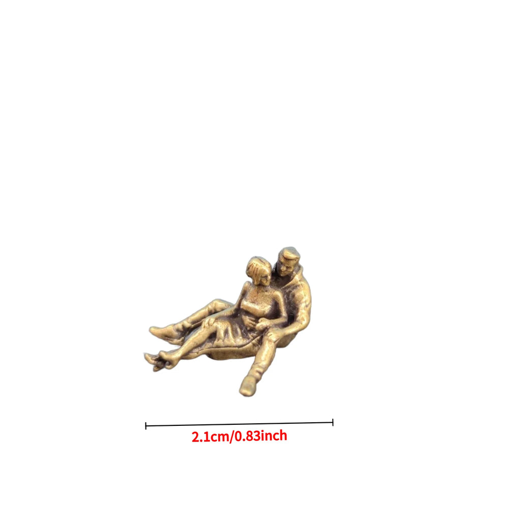 2.1cm Brass Embrace Couple Sculpture - Figurine for Macro Photography & Bookshelf Decor, Collectible Gift Miniature Ornament