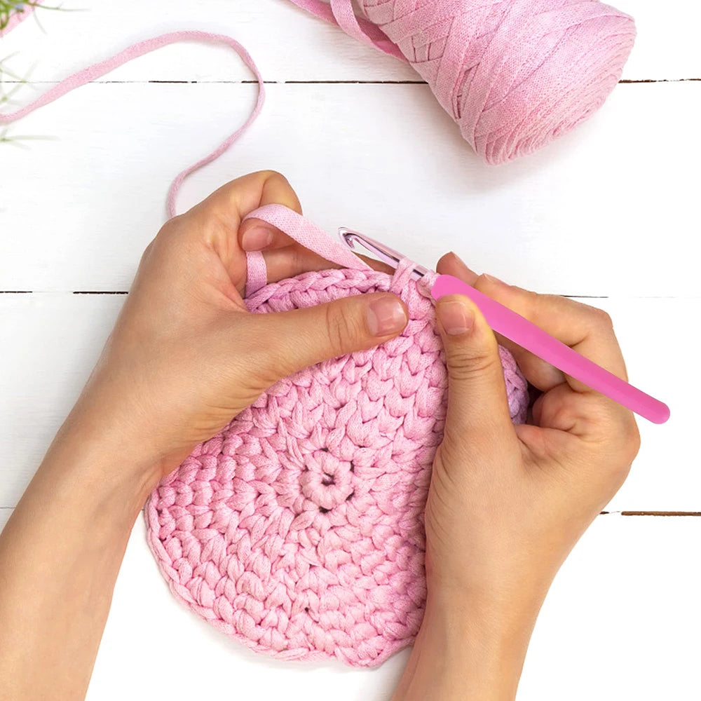 9pcs/set 2.0mm-6mm Pink Gradient Aluminum Crochet Hooks Ergonomic Soft Handle Crochet with Case Crochet Kit for Beginners
