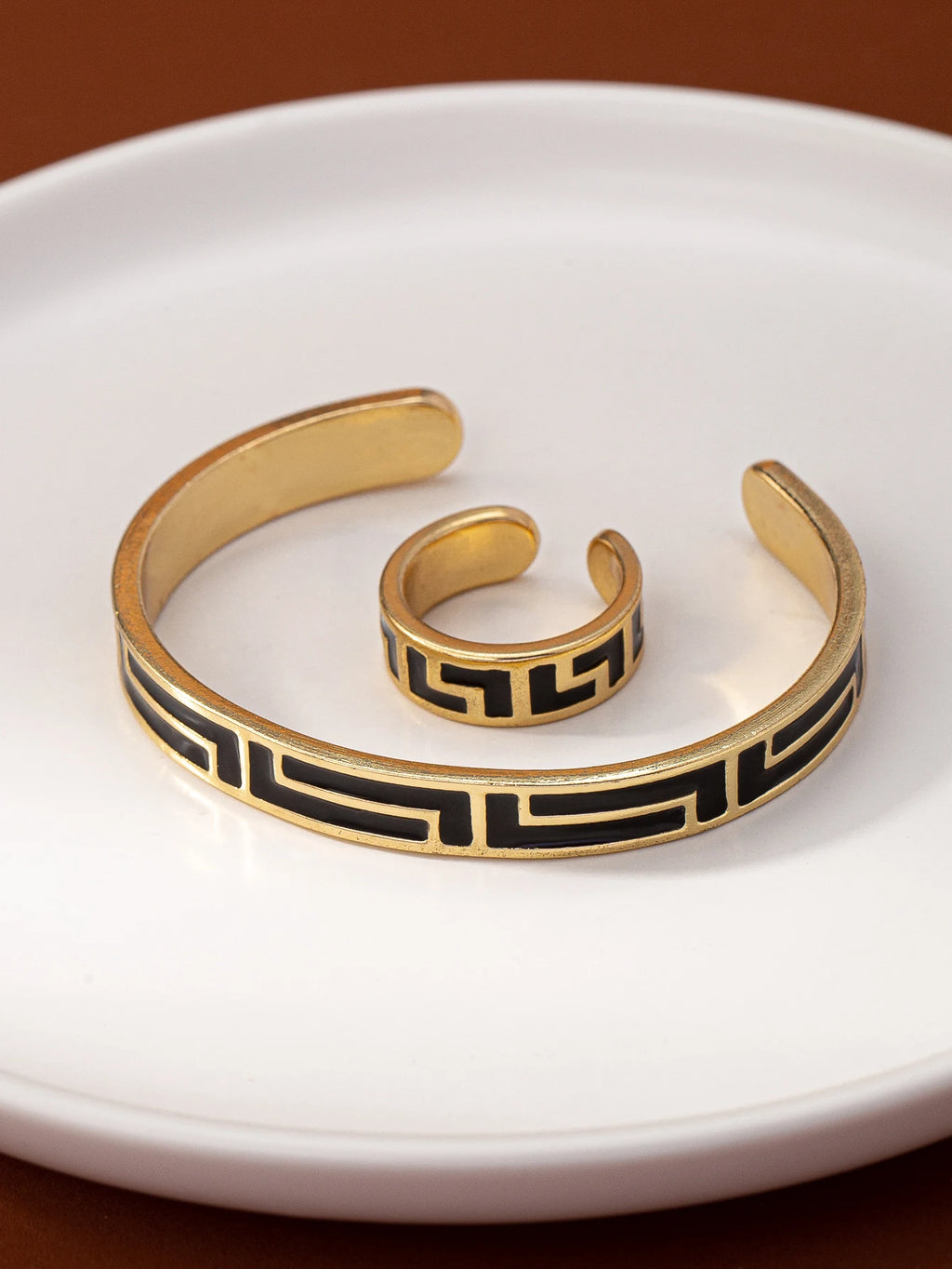 The Latest Fashionable and Personalized Exquisite Metal Oil-Drip Bracelet Ring