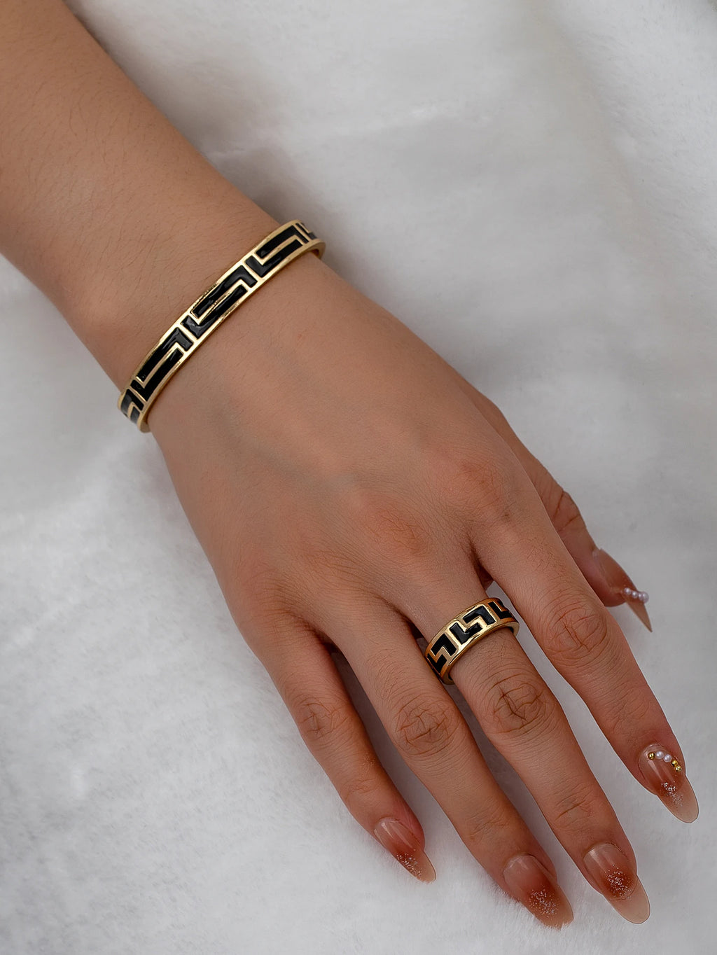 The Latest Fashionable and Personalized Exquisite Metal Oil-Drip Bracelet Ring