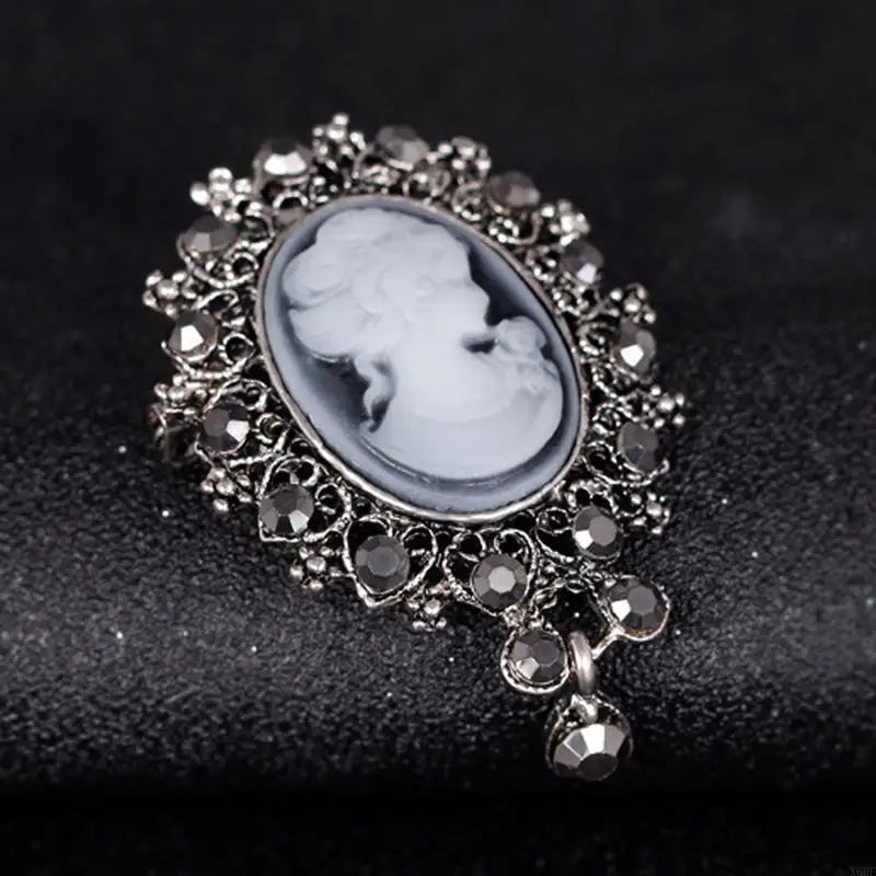 Vintage Cameo Elegant Queen Head Portrait Brooch For Women Antique Wedding Bridal Bouquet Clothing Jewelry