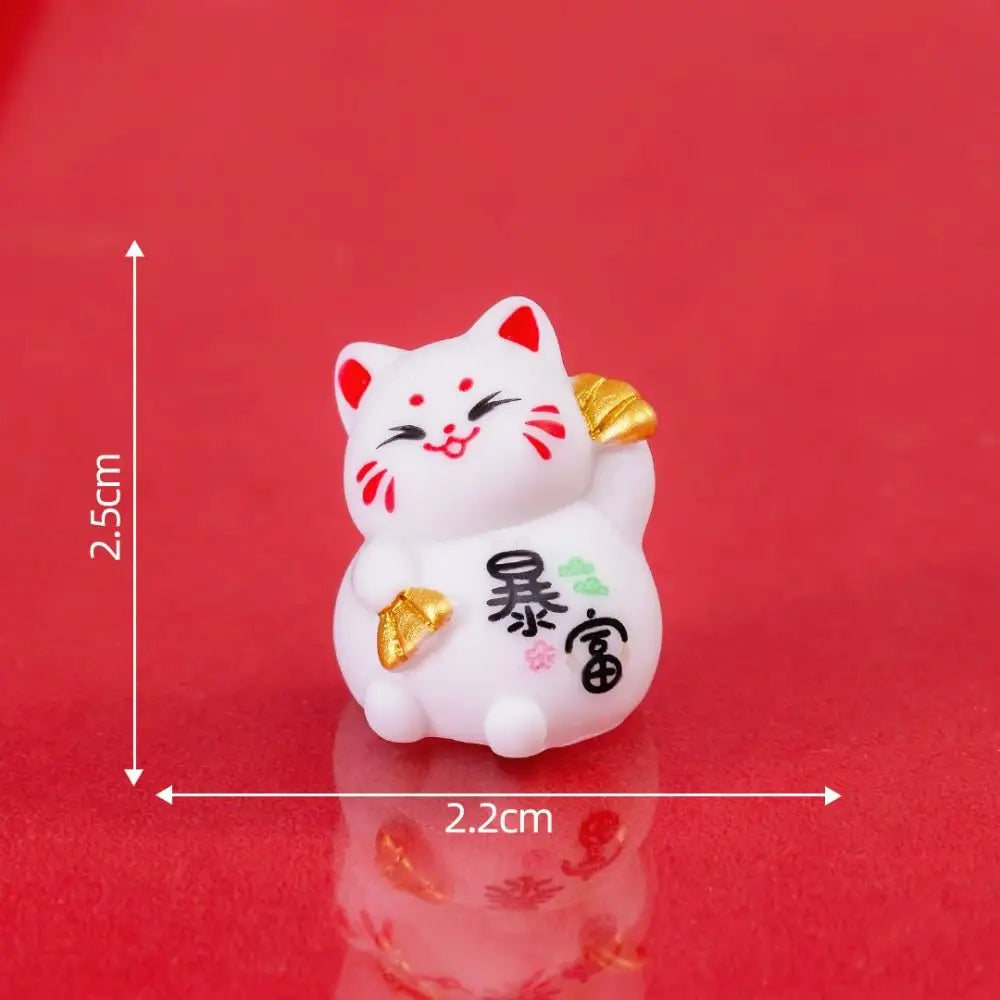 Modern Lucky Cat Figurine Crafts Ornaments Lovely Mini Cat Car Ornaments Cute Fortune Cat Figurines Gift