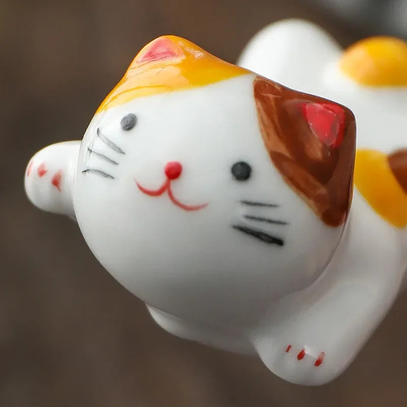 Cute Cat Ceramic Chopsticks Holder Stand Fine Design Chopstick Rack Pillow Care Rest Japanese Style Kitchen Tableware Tools New
