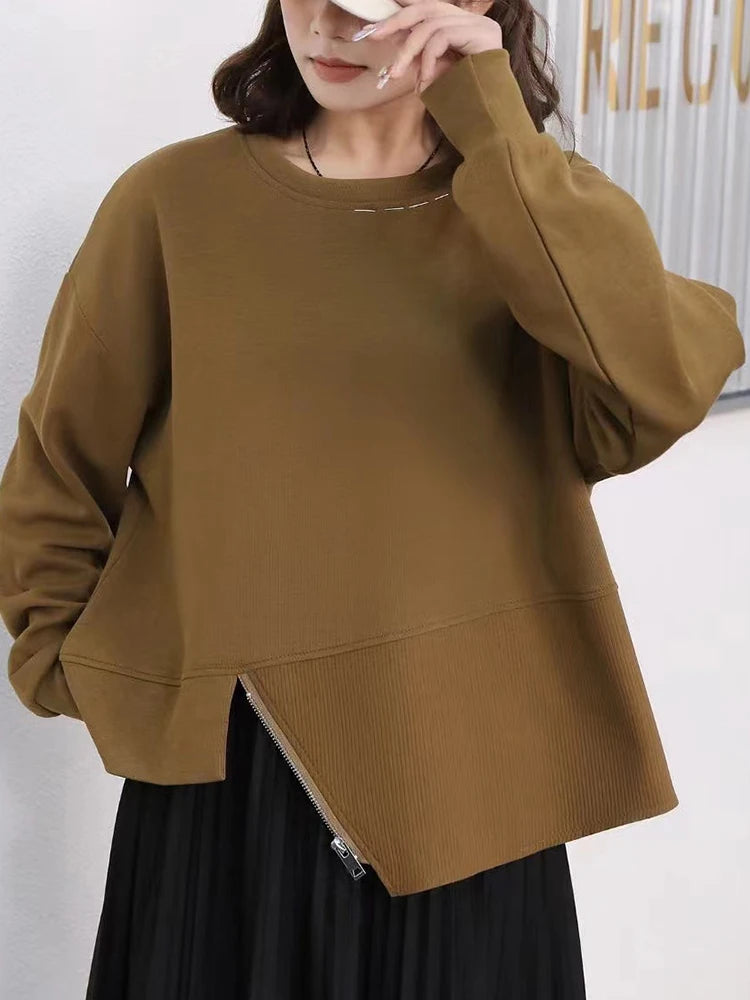 [EAM] Black Topstitched Irregular Sweatshirt New Round Neck Long Sleeve Women Big Size Fashion Tide Spring Autumn 2026 1DJ3297