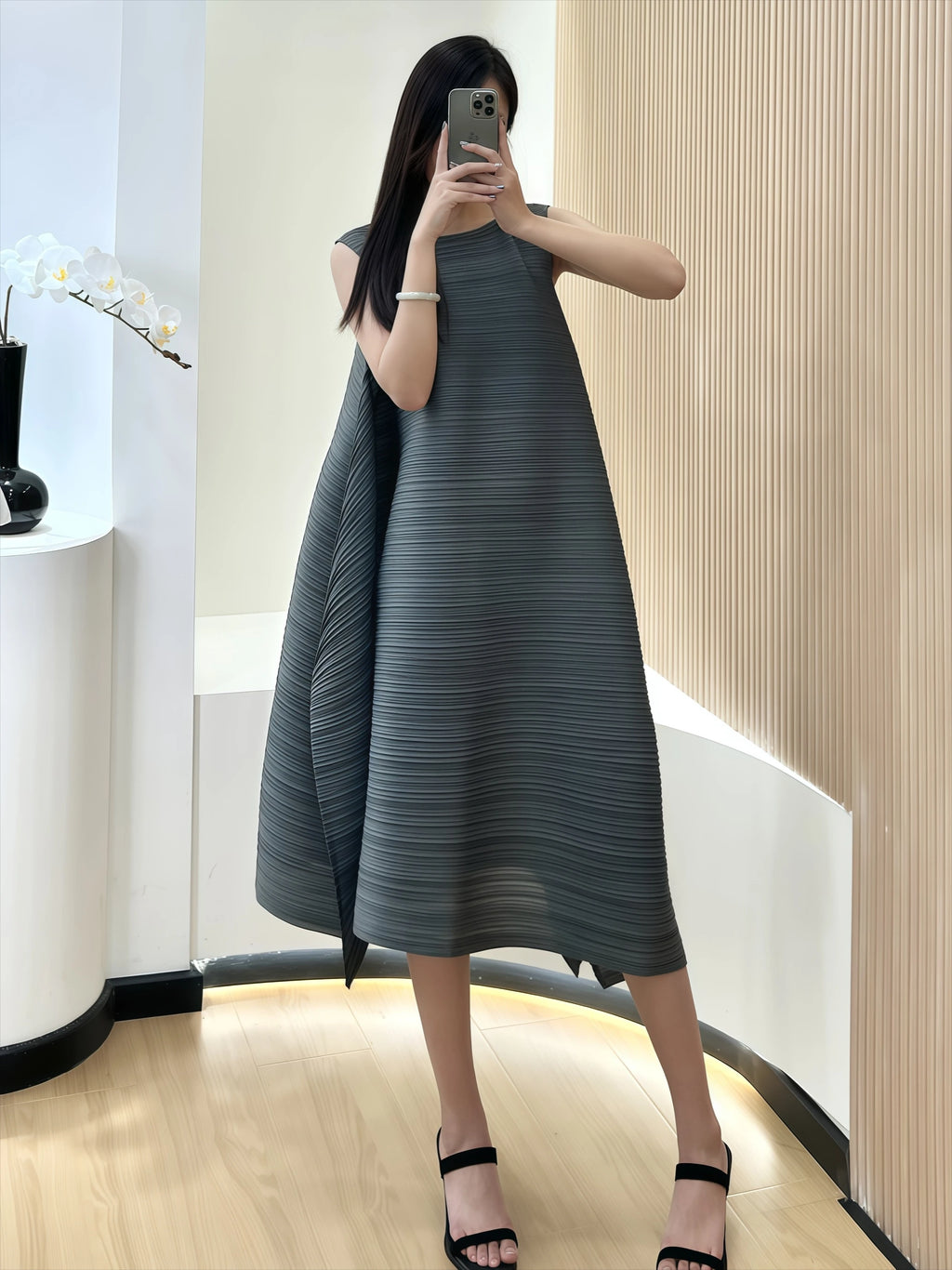 YUDX Miyake Pleated Women's Dresses Loose Plus Size High Quality Sense of Elegance Sleeveless Mid-length Skirt 2025 Summer New
