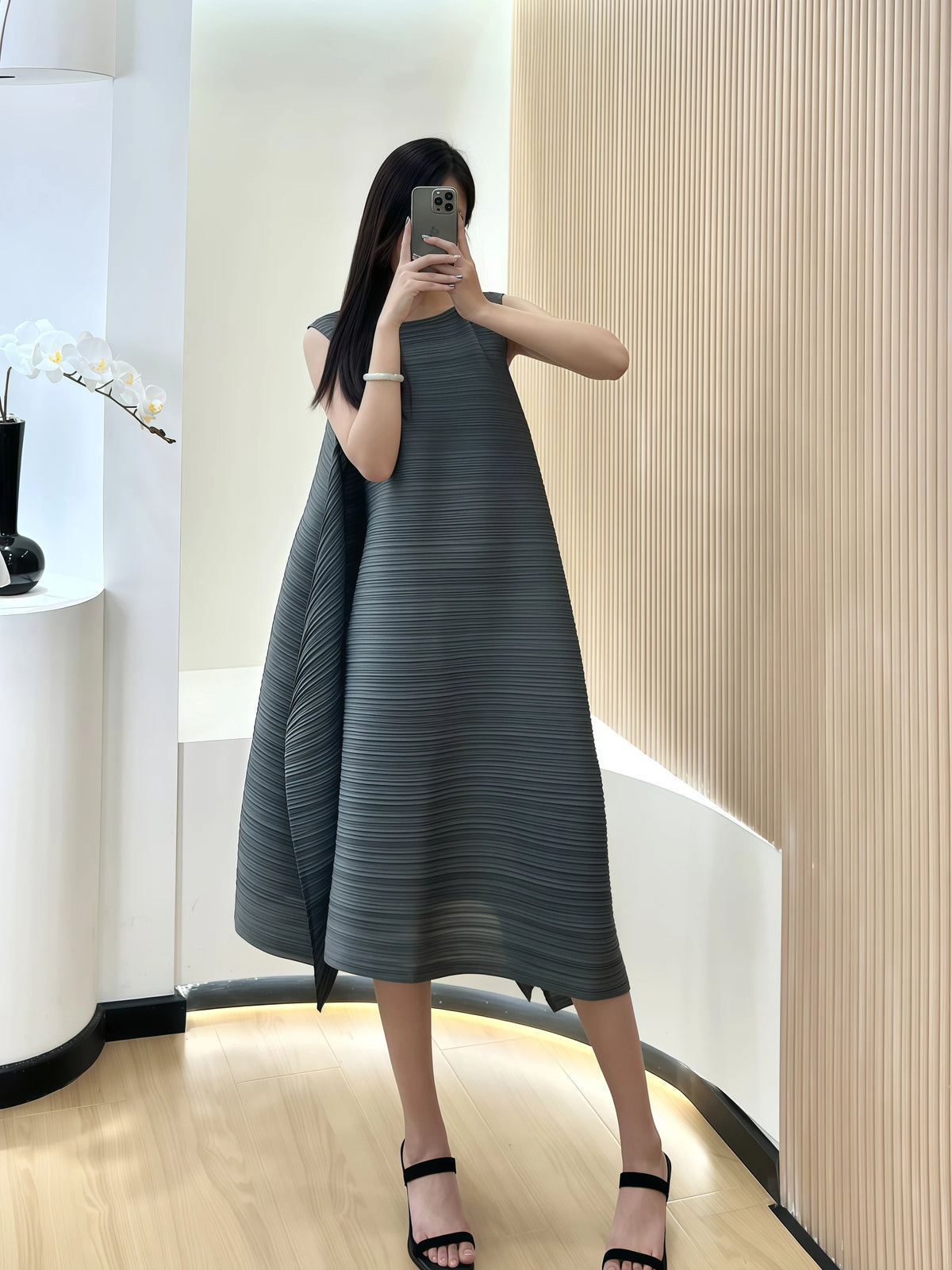 YUDX Miyake Pleated Women's Dresses Loose Plus Size High Quality Sense of Elegance Sleeveless Mid-length Skirt 2025 Summer New