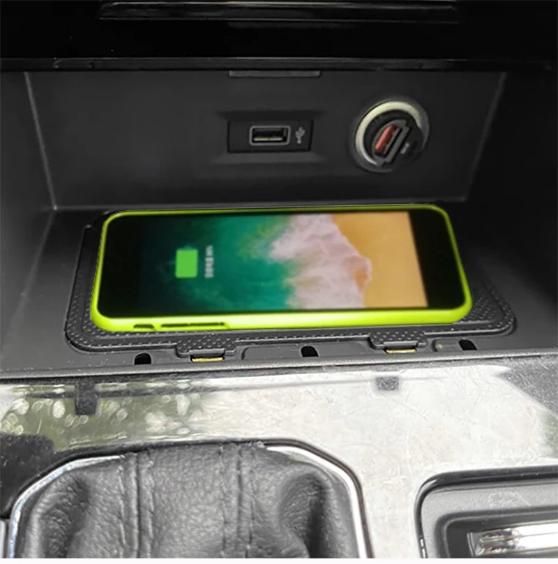 15W Car wireless charger fast phone charger charging pad panel charging holder for VW Jetta MK7 Teramont T-Roc T-Cross